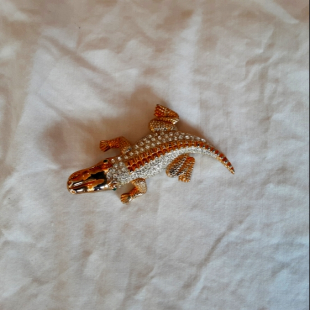 Alligator pin